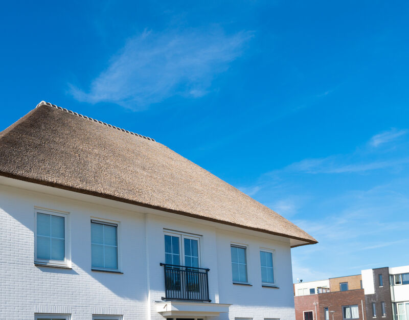 Nieuwbouwwoning met een rieten dak verzekeren